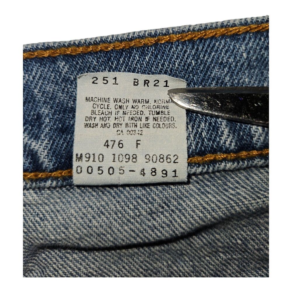 Vintage Levi's 505 Men's 36x30 Regular Fit Straight Leg Blue Denim 90's Grunge - Picture 3 of 10